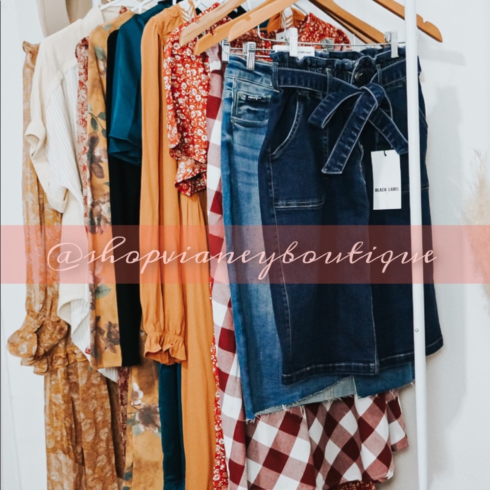visit www.shopvianeyboutique.com 💕🤩